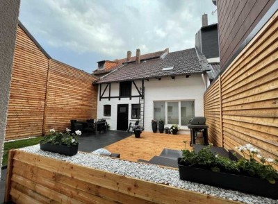 Neuwertiges Reihenhaus mit sechs Zimmern und Einbauküche in Einbeck