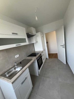 Frisch renovierte Premium Wohnung mit Einbauküche und 2 Balkonen