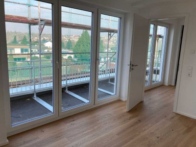 Erstbezug: Schöne, helle 2-Zimmer-Wohnung mit Einbauküche, Balkon und Dachterrasse