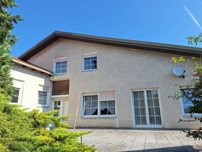Einfamilienhaus mit grossem Grund