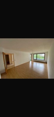 2-Zimmer-ETW mit verglastem Balkon