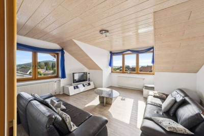 Lichtdurchflutete 4,5-Zimmer-Dachgeschosswohnung mit Balkon & Garage in Hilzingen