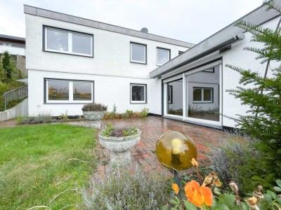 Ruhig gelegenes Einfamilienhaus mit 5 Zimmern, Garten & Garage