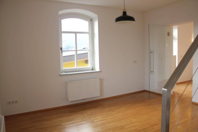 KUNDL - exklusive, teilmöblierte 2 stöckige 2-Zimmer Maisonettenwohnung
