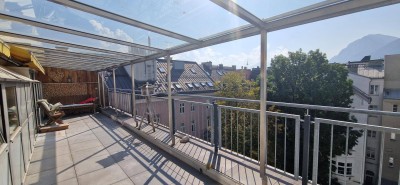 GROSSZÜGIG GESCHNITTENE WOHNUNG IN DER INNENSTADT MIT EINEM 23 M2 GROSSEN BALKON UND HERRLICHEM BERGBLICK