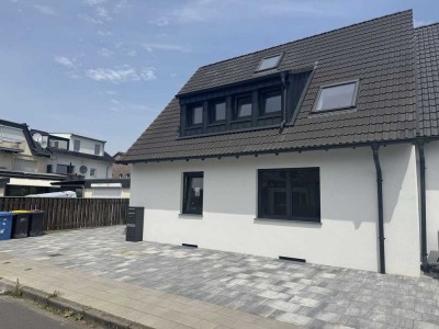 Kernsanierte Dachgeschosswohnung mit Dachterrasse