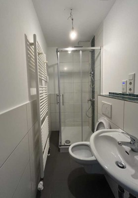 Frisch sanierte und zentrale 1-Zimmer-Wohnung mit eigenem Eingang im Innenhof