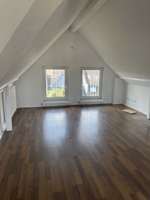 Geschmackvolle 2-Zimmer-Wohnung mit Balkon in Düsseldorf