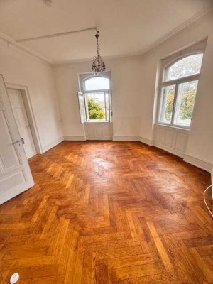 Schöner Altbau Unterwiehre mit vielen Originalteilen