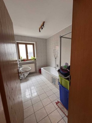 Geschmackvolle, modernisierte 2-Raum-Wohnung mit EBK in Haag an der Amper