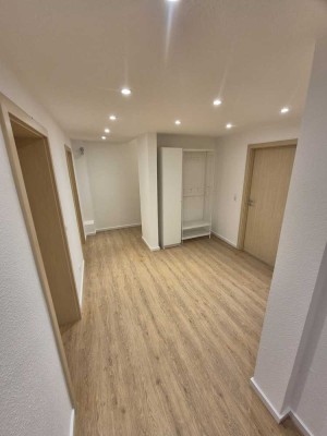 Neugründung: sanierte, neu möblierte 5-Zimmer-WG in Top Lage