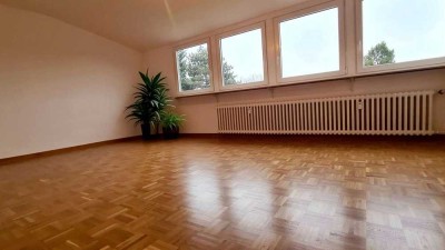 *Renoviert und einzugsfertige 2,5-Zi. Whg., Möbiusstraße, E-Frohnhausen!*
