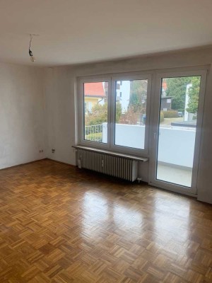 In Starnberg: Gepflegte helle Wohnung mit drei Zimmern und Balkon (Bilder nicht repräsentativ!)