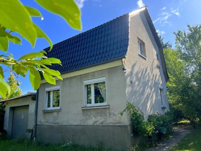 PROVISIONSFREI|Modernisiertes Einfamilienhaus mit 783m² Garten, Schwerlastgarage und viel Potenzial