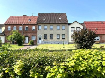 Idyllisches Wohnen in Jeßnitz – Reihenmittelhaus mit großzügigem Grundstück, Innenhof & Garage