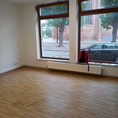 2 Zimmer Wohnung + sep. begehbarer Arbeitsraum/Büro