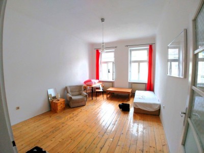 Renovierungsbedürftige, helle Singelwohnung in zentraler Lage!