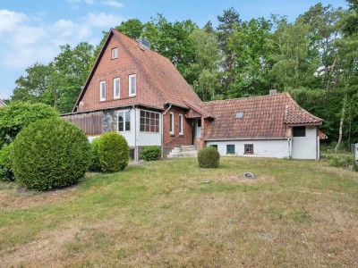Klassisches 3,5-Zimmer-Rotklinkerhaus in gepflegtem Zustand in naturnaher Lage von Stelle-Büllhorn