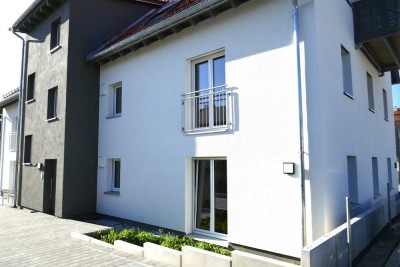 Exklusive, neuwertige 2-Zimmer-EG-Wohnung mit gehobener Innenausstattung mit EBK in Oettingen i.Bay.
