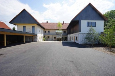 GARTENWOHNUNG mit Terrasse und 1 Carport - TOP 3 - WOHNEN im sanierten BAUDENKMAL