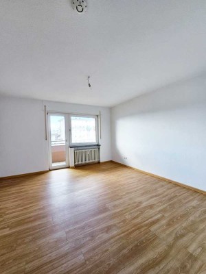 Helle 2 ZimmerWohnung mit Aufzug u. 2 x Balkon! Nähe Berliner Platz!