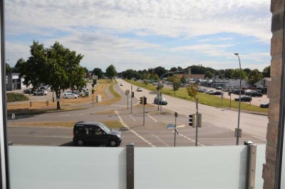 Altersgerechte Dachgeschosswohnung mit Fahrstuhl und Balkon in Südlage