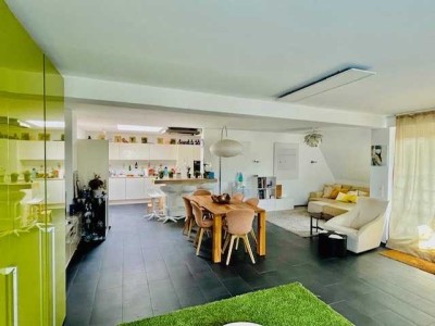 tolle 4,5-Zimmer-Dachgeschosswohnung inkl. gehobener Einbauküche mit Lift und Tiefgarage!