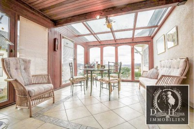 **Toller Ausblick ** + großes Grundstück + Wintergarten + Kamin + Garage in Homburg -Einöd**