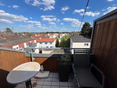Geschmackvolle 3-Zimmer-Dachgeschosswohnung mit Einbauküche in Ludwigshafen am Rhein - Oggersheim