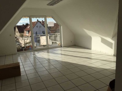 Schöne Dachgeschosswohnung in Seligenstadt – zentrumsnah