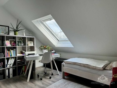 BEZUGSFREIE 2-ZIMMER DACHGESCHOSSWOHNUNG MIT SONNENBALKON UND STELLPLATZ