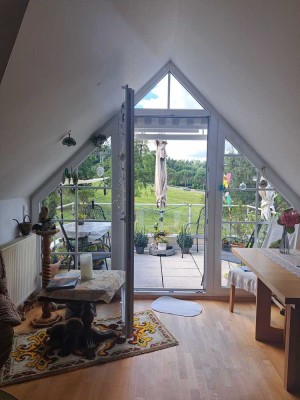 Helle 2-Zimmer-Dachgeschosswohnung mit großer Südterrasse und Grünblick in Badenweiler