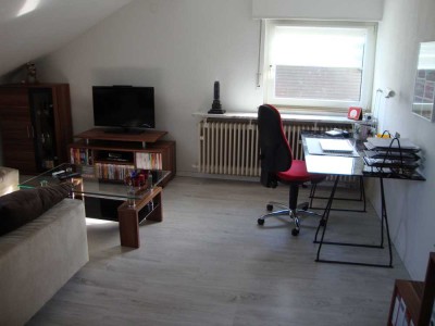 Freundliche und sanierte 2-Zimmer-DG-Wohnung in Heddesheim