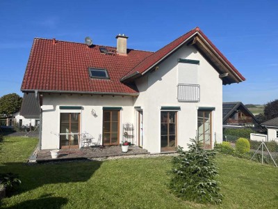 Attraktive 2-Zimmer-Wohnung mit gehobener Innenausstattung und Einbauküche in Obertiefenbach