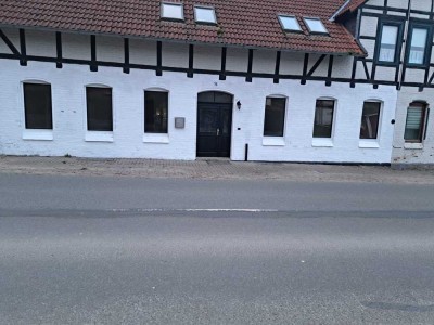 Geräumige, günstige und vollständig renovierte 4-Raum-DG-Wohnung in Delligsen