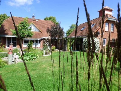 ROTKLINKER-ENSEMBLE AN DER OSTSEE MIT UNEINSEHB. GARTEN! DO-GARAGE F. OLDTIMERFREUNDE! WOMO STELLPL.