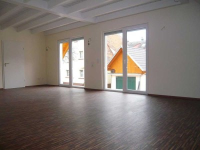 helle 3 Zimmer Loft Wohnung 90 m2 Großostheim mit großem Sonnenbalkon  in "separaten" Haus