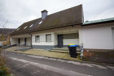 Ein Haus - Zwei Garagen - Drei Wohnungen... und das Alles in guter Lage von Altena-Dahle!!!