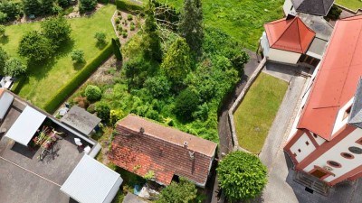 Freistehendes,unsaniertes Einfamilienhaus mit Entwicklungspotenzial und großem Grundstück!!