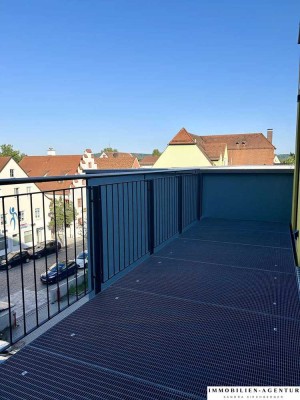 Einmalige Gelegenheit - Luxus-Dachgeschosswohnung mit Blick über die Dächer von Schwandorf -