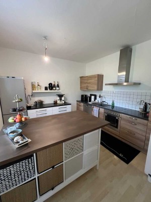 idyllische 3-Zi Kü Bad, Holzofen, Garten, 7 Min z Outlet/ Autobahn
