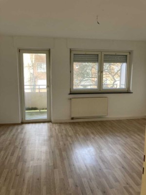 Gut geschnittene 2 Zimmer Wohnung mit Balkon