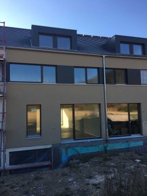 Neuwertiges Reihenhaus mit 5 Zimmern und EBK in Lörrach