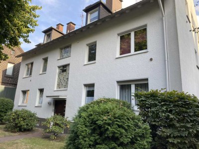 Geräumige, preiswerte und gepflegte 2,5-Raum-Dachgeschosswohnung in Essen