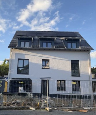 Erstbezug mit EBK: Stilvolle 4-Zimmer-Souterrain-Wohnung mit lux. Innenausstattung