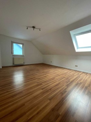 Großzügige 3-Zimmer Wohnung mit Balkon (Maisonette)