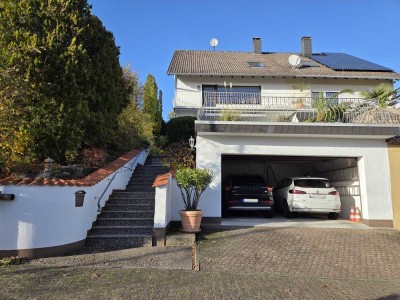 Einziehen und wohlfühlen!
Doppelhaushälfte in Feldrandlage mit Fernblick und Doppelgarage