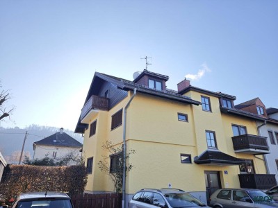 Garconniere mit Balkon und Parkplatz