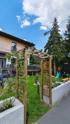 Geräumige 7-Raum-Doppelhaushälfte mit luxuriöser Innenausstattung und EBK in Falkensee