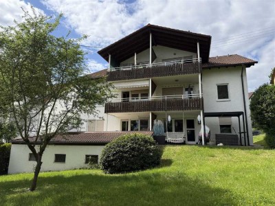 Einzug zum 01.08.2025 möglich
Top gepflegte 3-Zimmer-Obergeschosswohnung mit großem
Balkon i